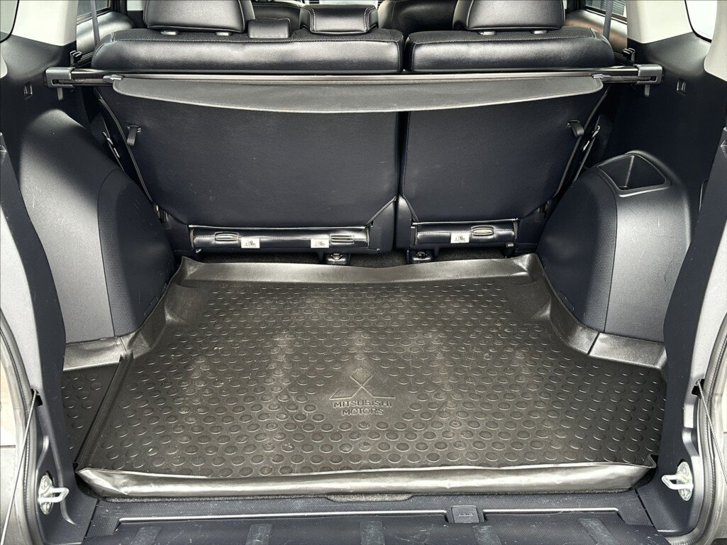 Mitsubishi Outlander SUV 2,3 l 130 kw