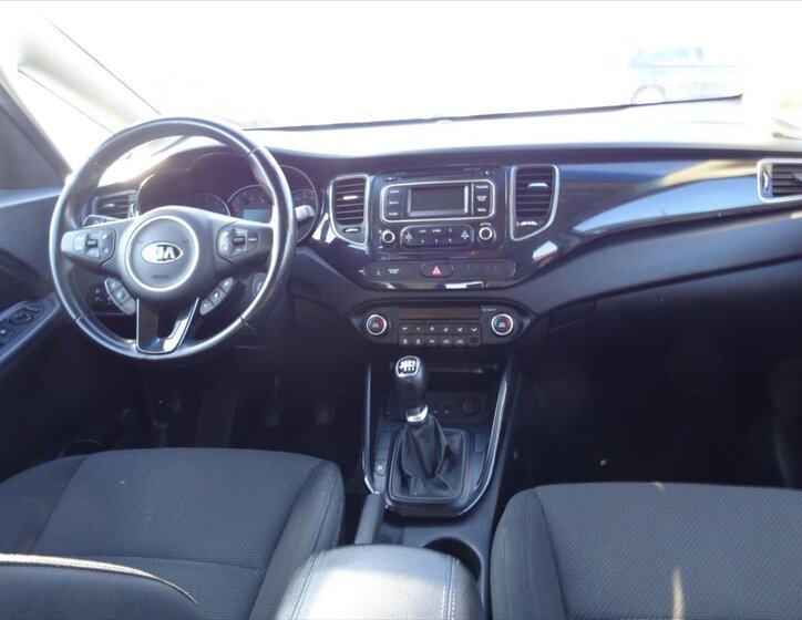 KIA Carens 17