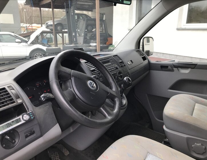 Volkswagen Caravelle Kombi 2,5 l 128 kw