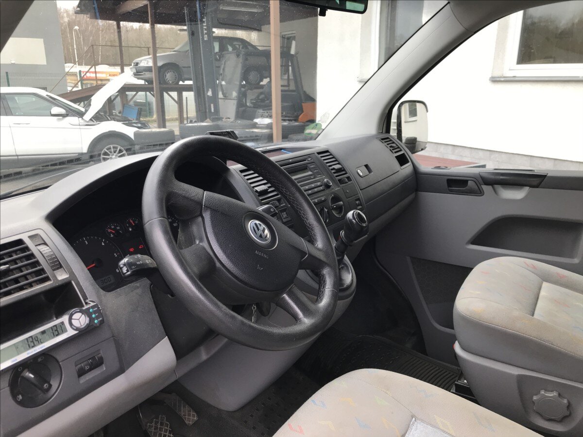 Volkswagen Caravelle Kombi 2,5 l 128 kw