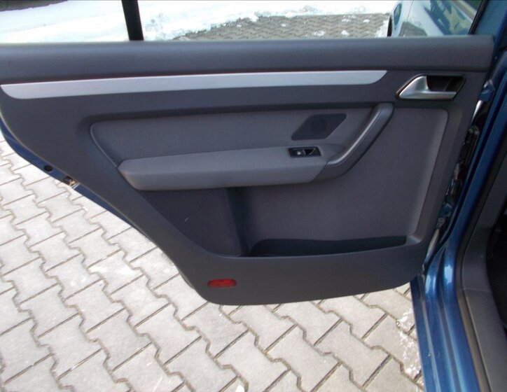 Volkswagen Touran MPV 1,6 l 77 kw