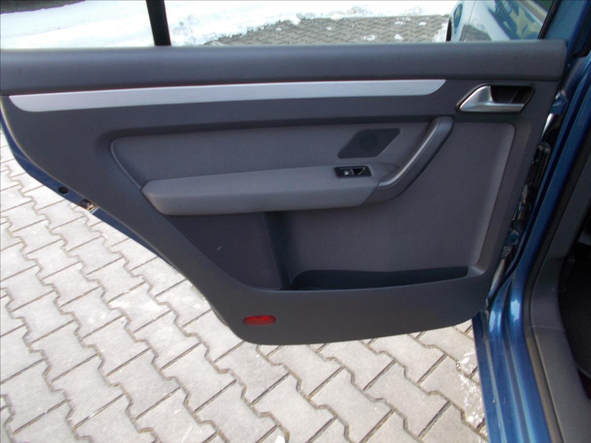 Volkswagen Touran MPV 1,6 l 77 kw