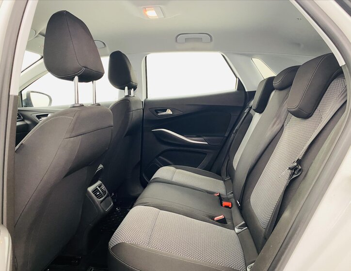 Opel Grandland X SUV 1,2 l 96 kw