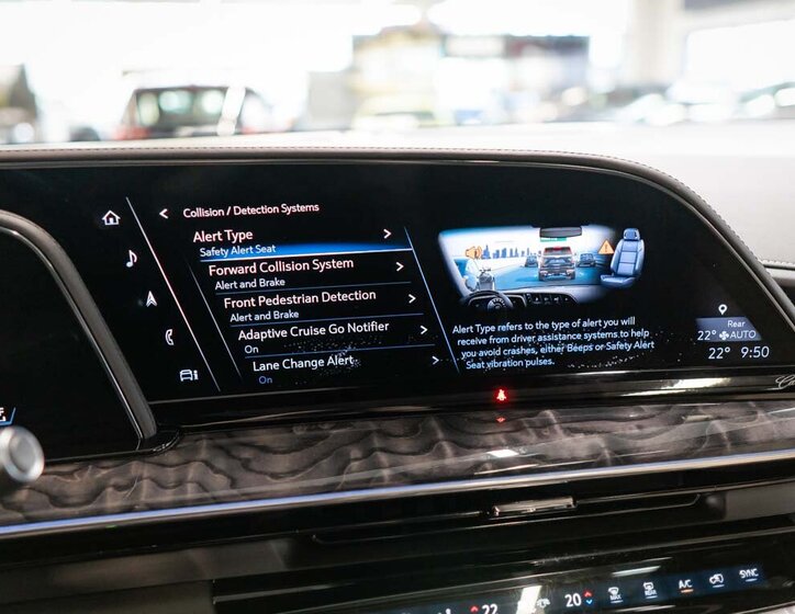 Cadillac Escalade 32