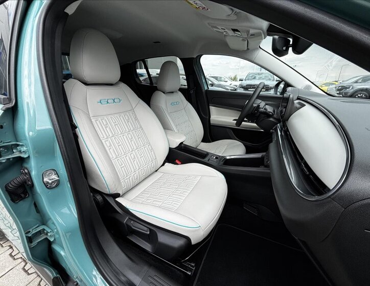 Fiat 600 SUV / Terénní 1,2 l 100 kw