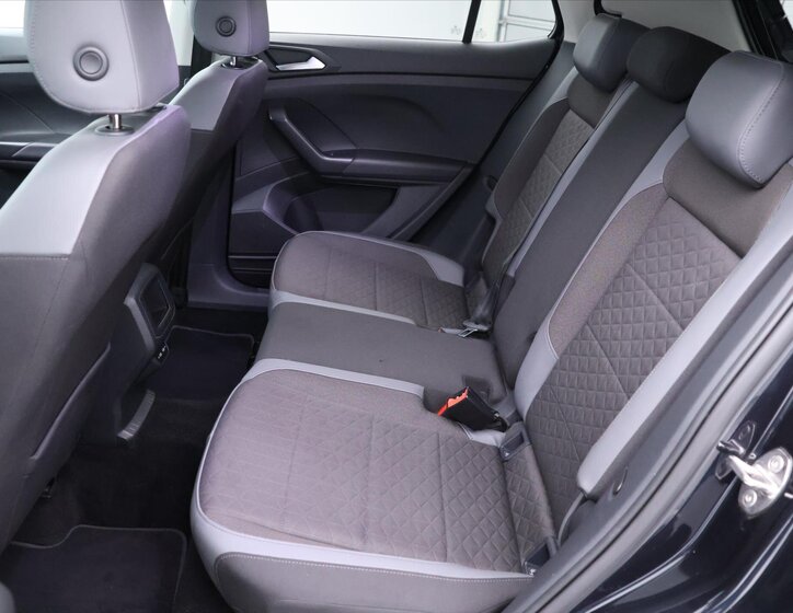 Volkswagen T-Cross 11