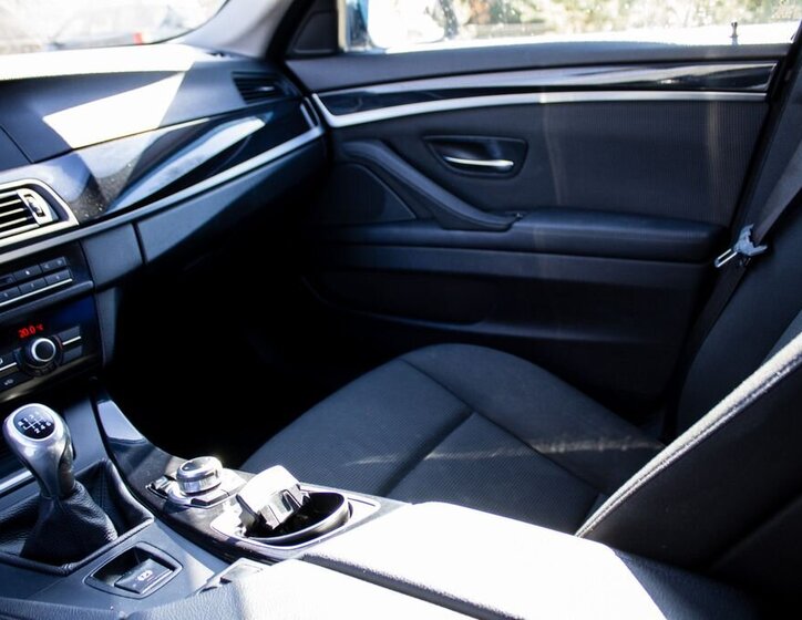 BMW Řada 5 Sedan / Limuzína 2,0 l 120 kw