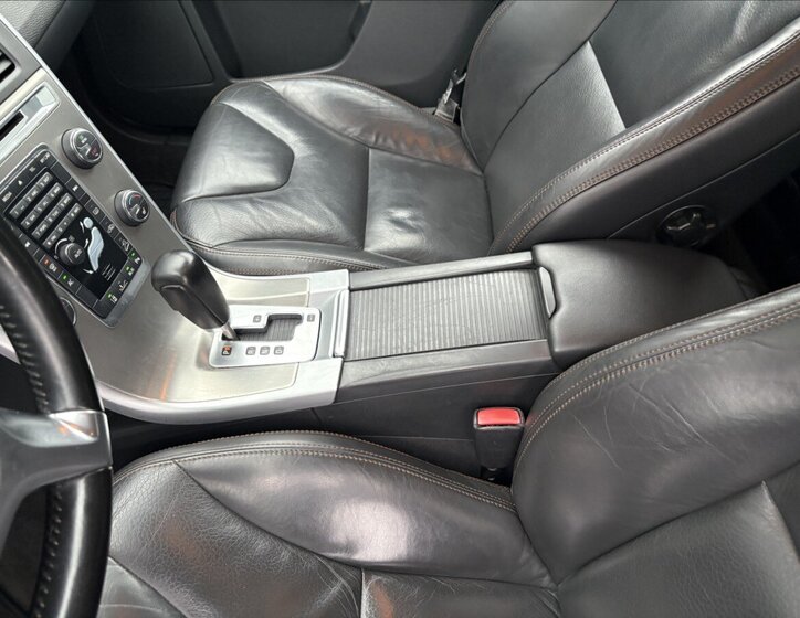 Volvo XC60 SUV 2,4 l 120 kw