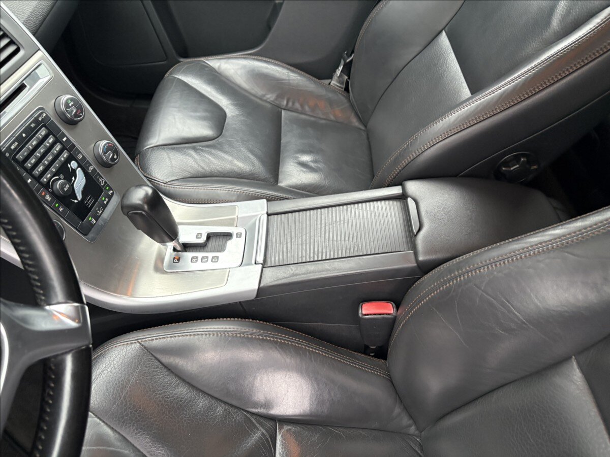 Volvo XC60 SUV 2,4 l 120 kw