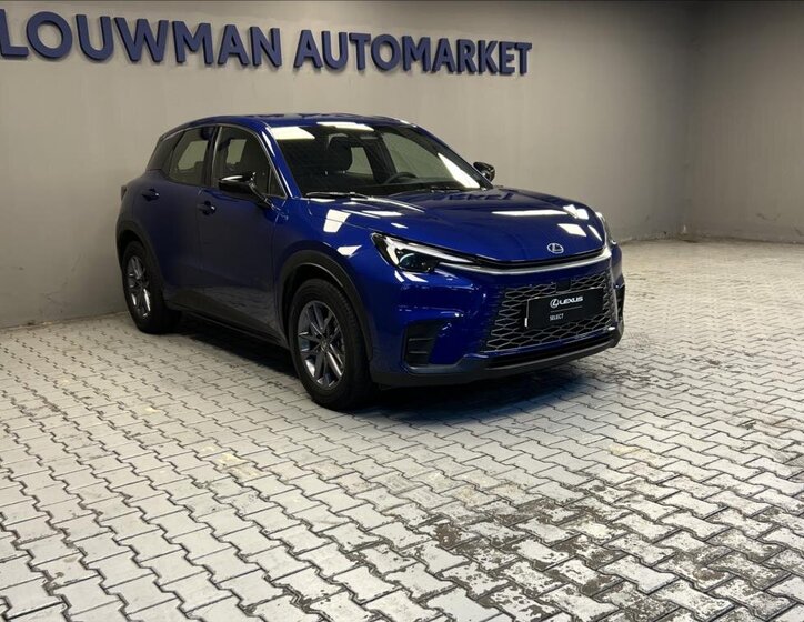 Lexus LBX SUV / Terénní 1,5 l 100 kw