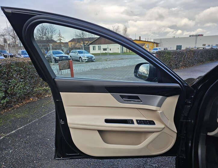 Jaguar XF Sedan 2,0 l 177 kw