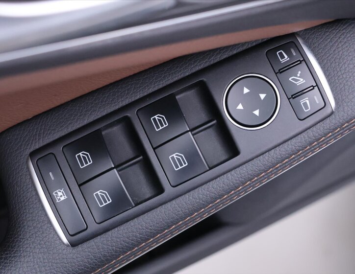 Mercedes-Benz CLA Sedan 2,0 l 280 kw