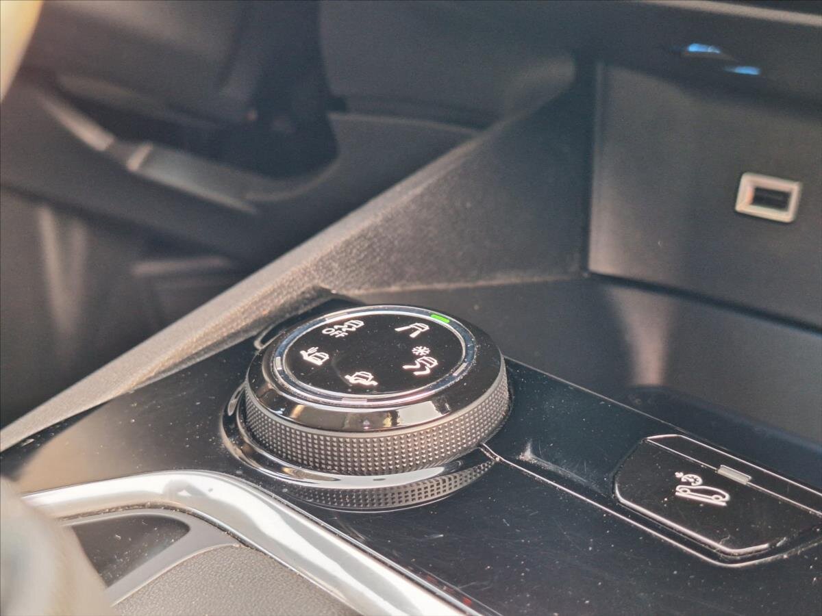 Peugeot 3008 SUV / Terénní 1,5 l 96 kw