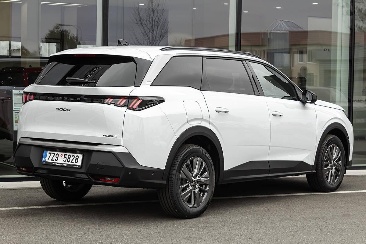 Peugeot 5008 SUV 1,2 l 0