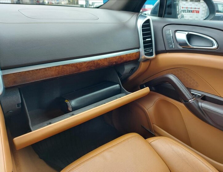 Porsche Cayenne SUV / Terénní 3,0 l 245 kw