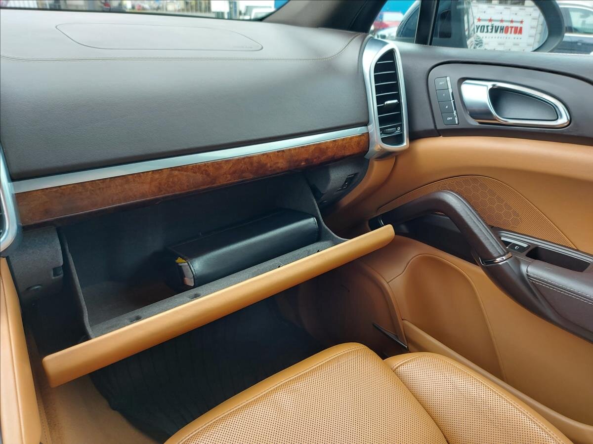 Porsche Cayenne SUV / Terénní 3,0 l 245 kw