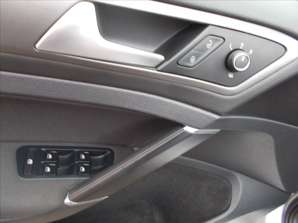 Volkswagen Golf Hatchback 1,6 l 77 kw