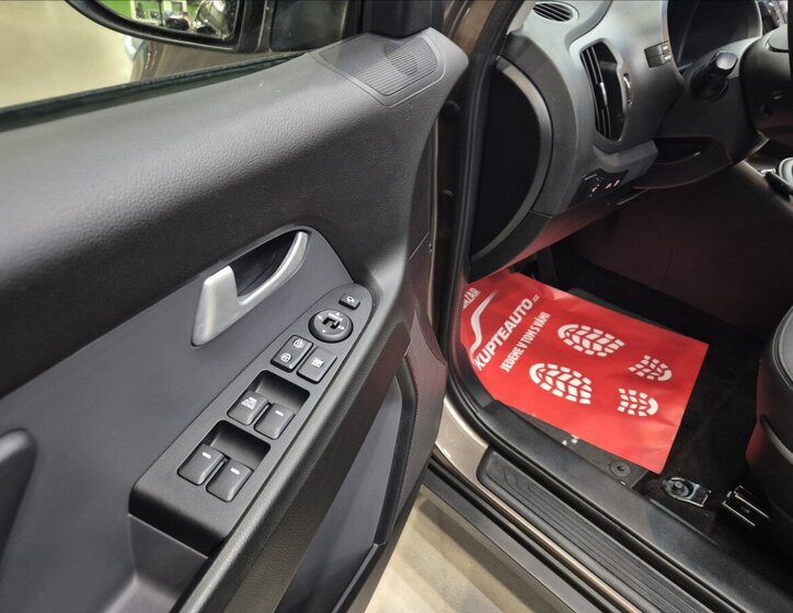 KIA Sportage SUV / Terénní 2,0 l 120 kw