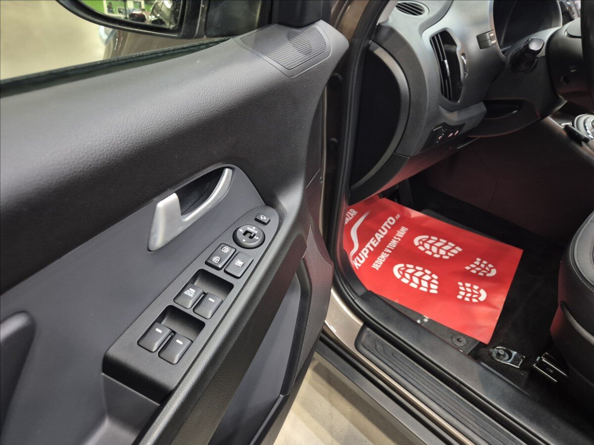 KIA Sportage SUV / Terénní 2,0 l 120 kw