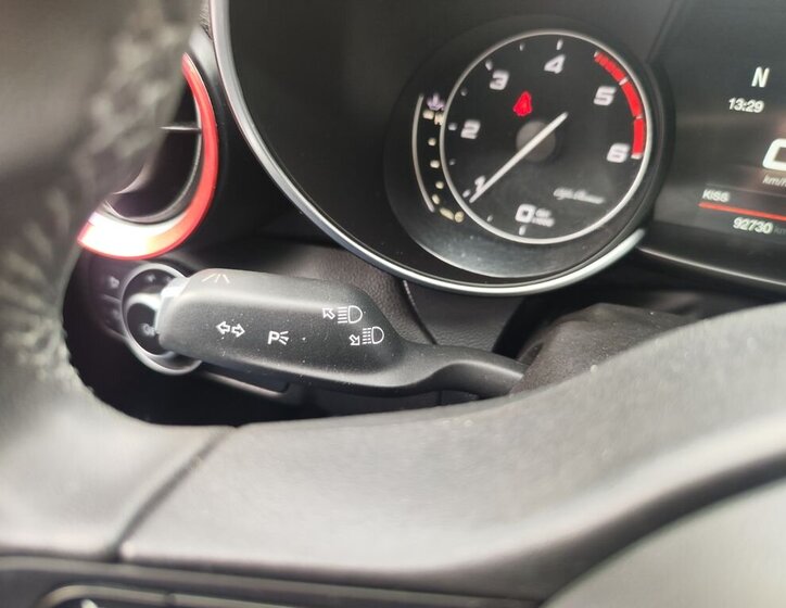 Alfa Romeo Giulia Sedan / Limuzína 2,1 l 110 kw