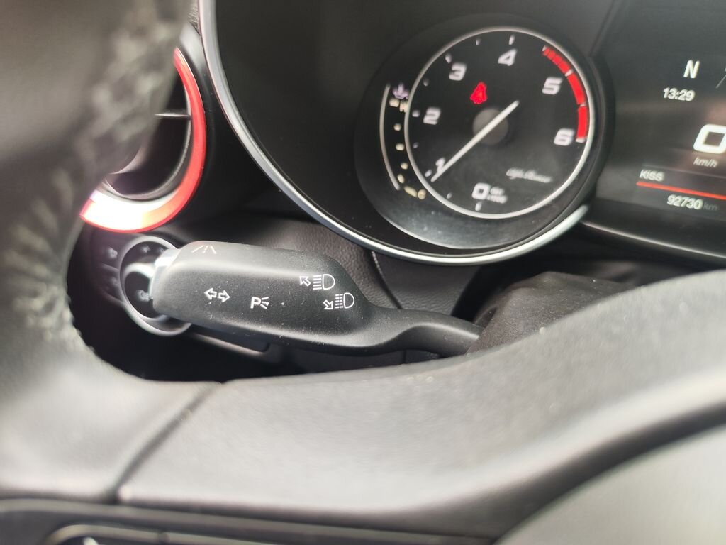 Alfa Romeo Giulia Sedan / Limuzína 2,1 l 110 kw