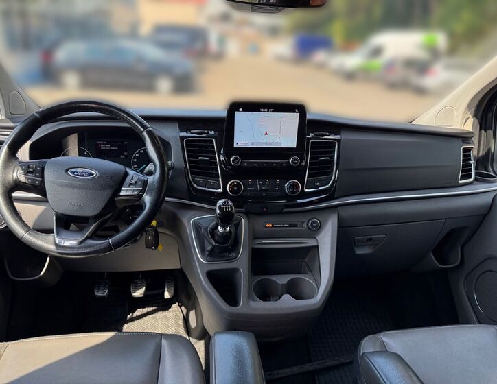 Ford Tourneo Custom 10