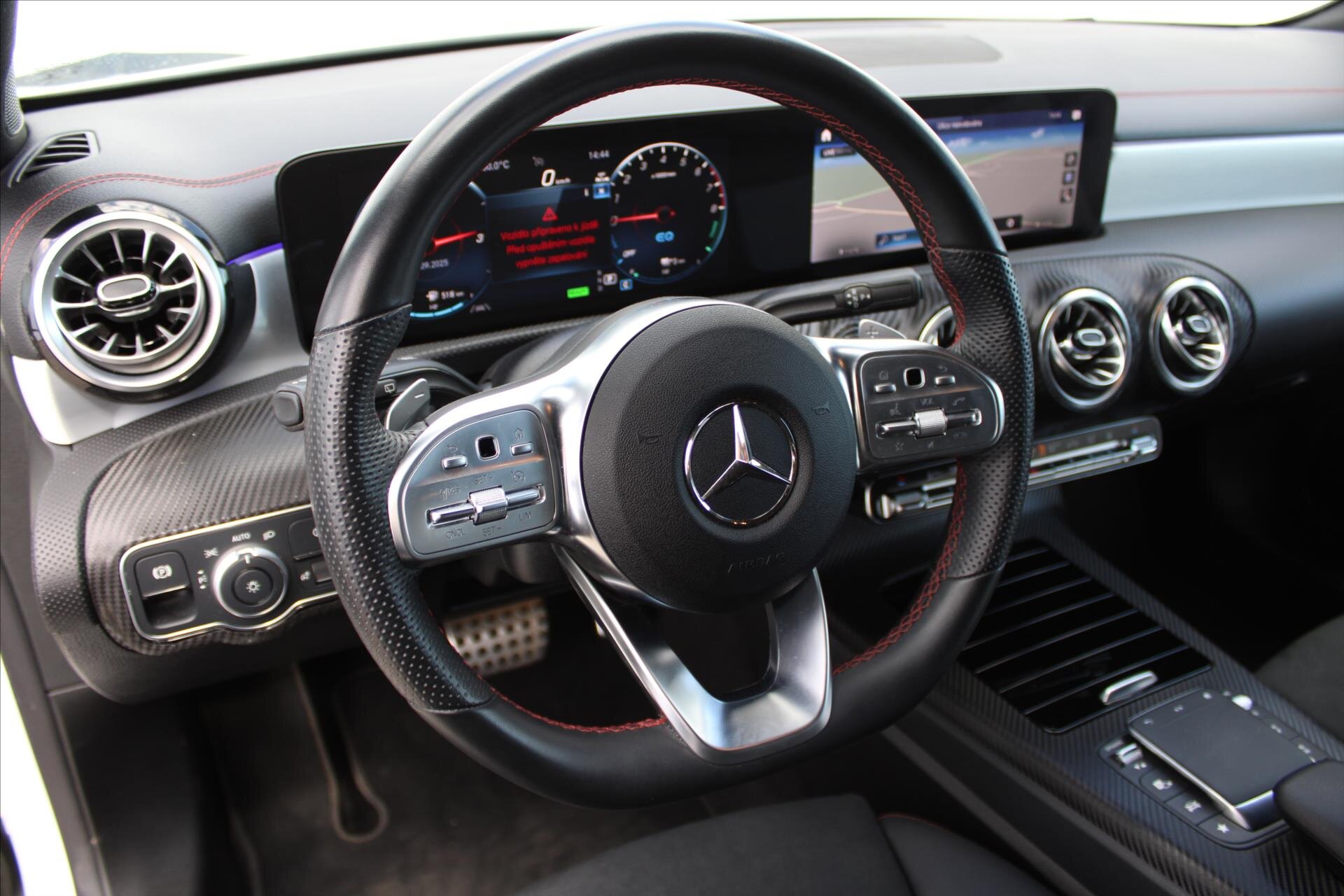 Mercedes-Benz CLA Kombi 1,3 l 193 kw