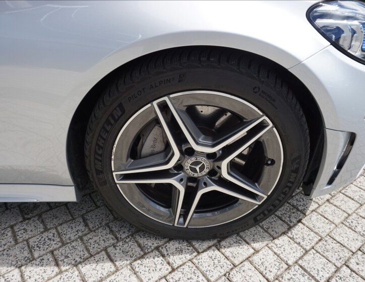 Mercedes-Benz Třídy C Kabriolet 2,0 l 190 kw