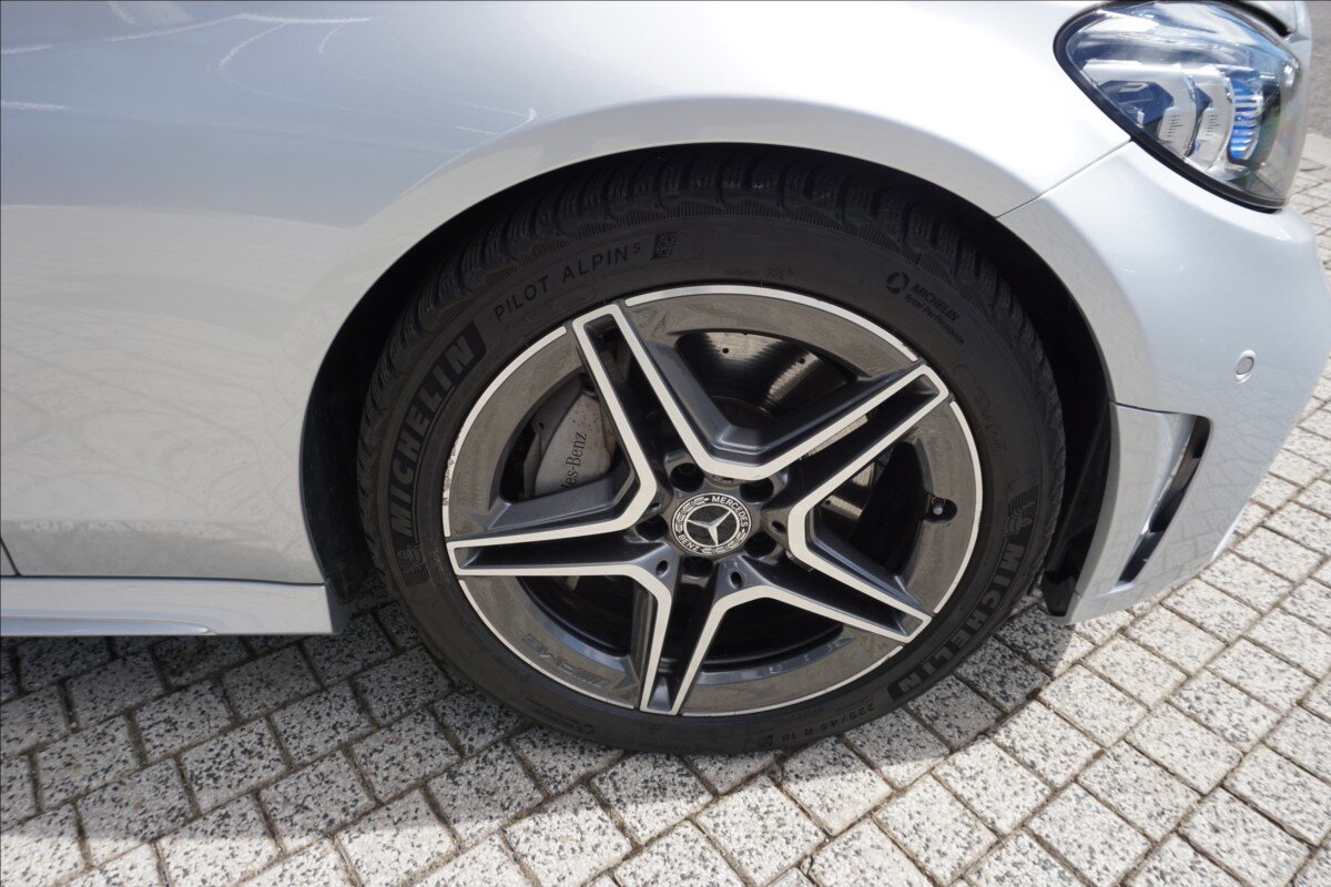 Mercedes-Benz Třídy C Kabriolet 2,0 l 190 kw