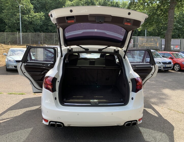 Porsche Cayenne 22