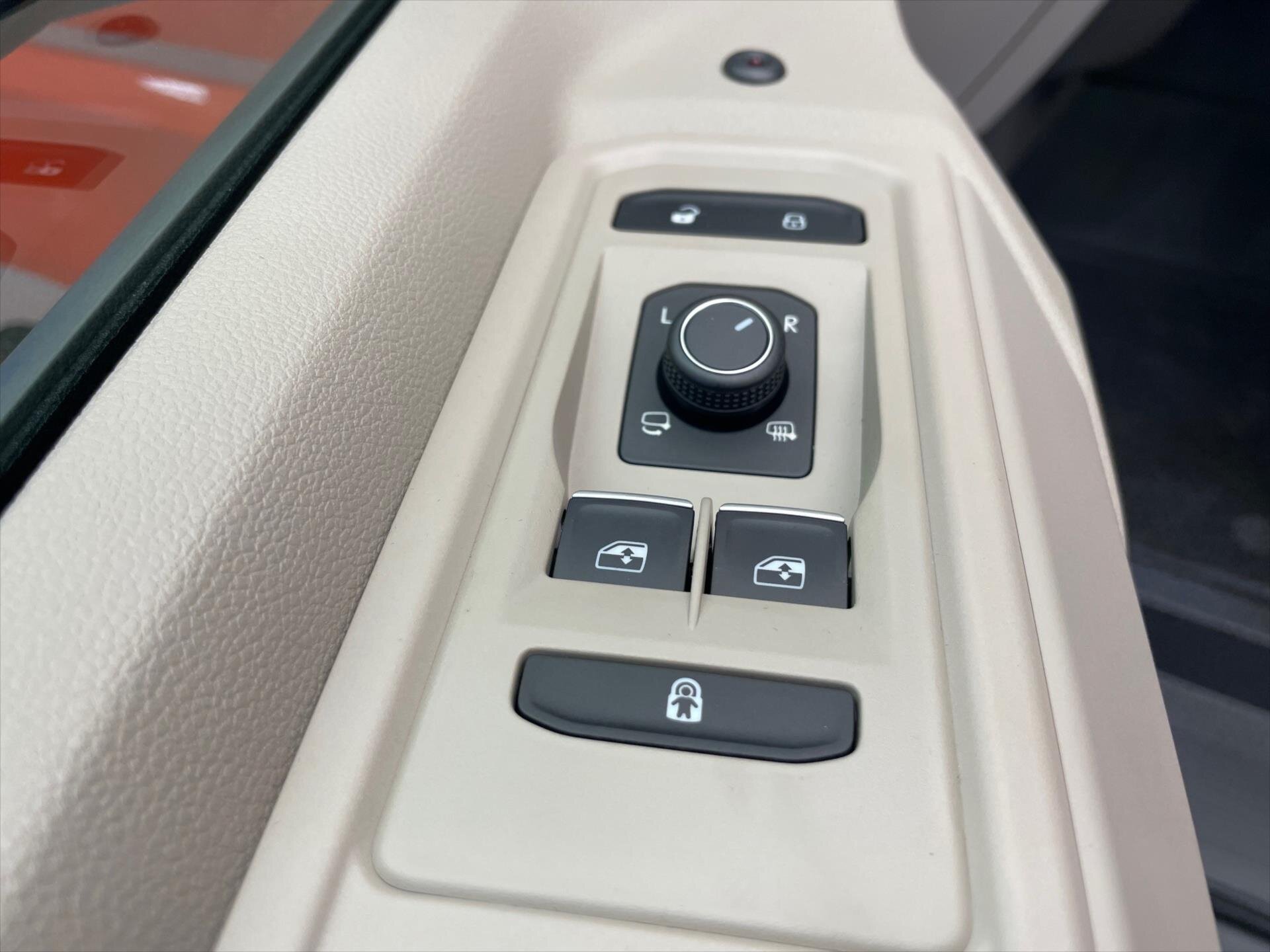 Volkswagen Multivan Ostatní 1,5 l 130 kw