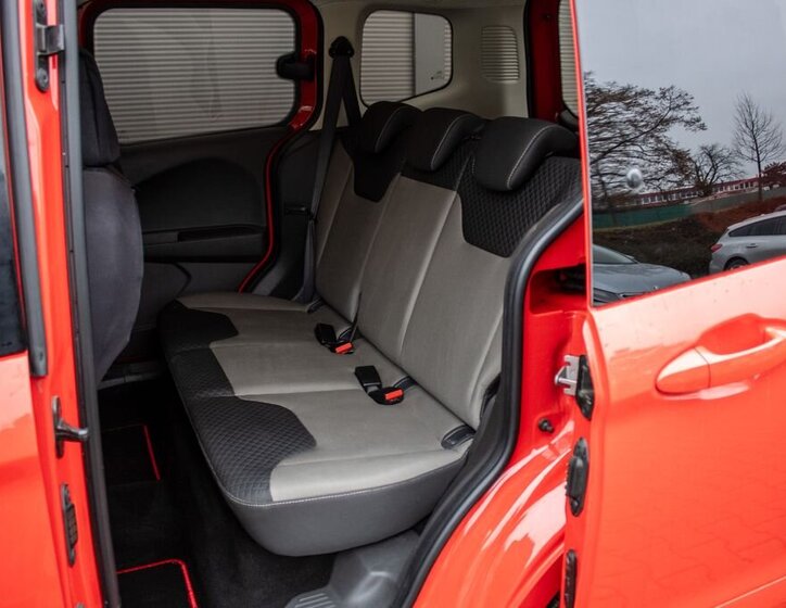 Ford Tourneo Courier MPV 998,0 74 kw