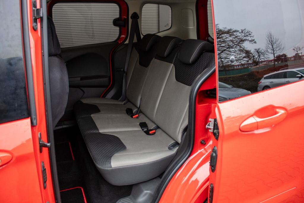 Ford Tourneo Courier MPV 998,0 74 kw