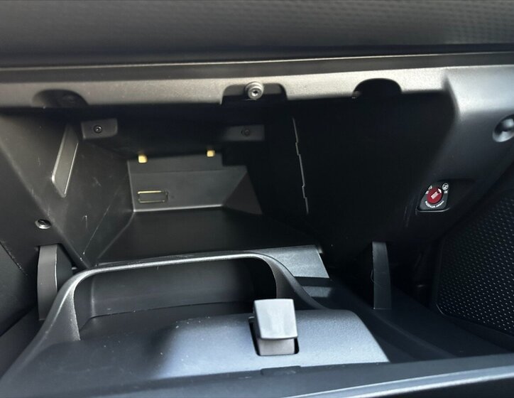 Peugeot 208 Hatchback 1,2 l 81 kw