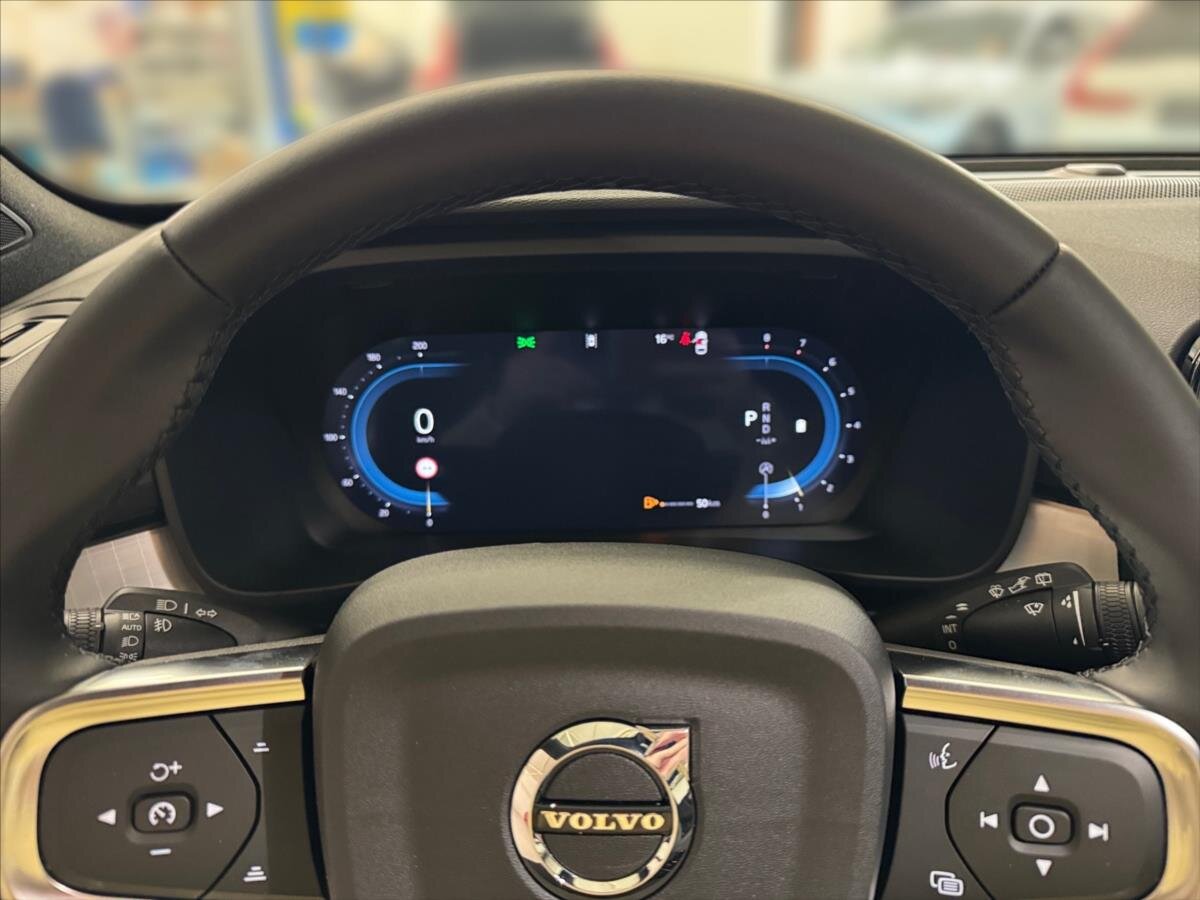 Volvo XC40 SUV / Terénní 2,0 l 120 kw