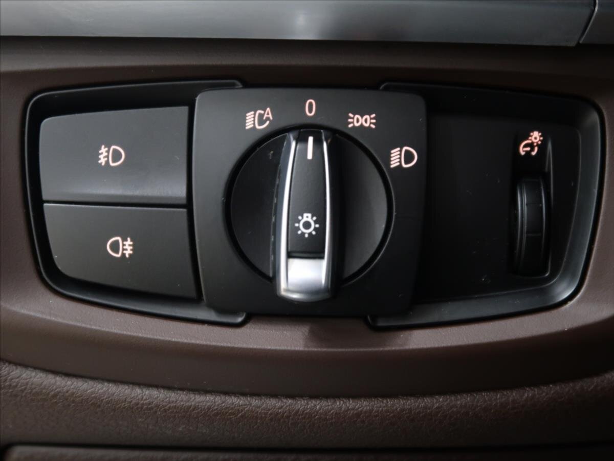 BMW X5 SUV / Terénní 2,0 l 160 kw