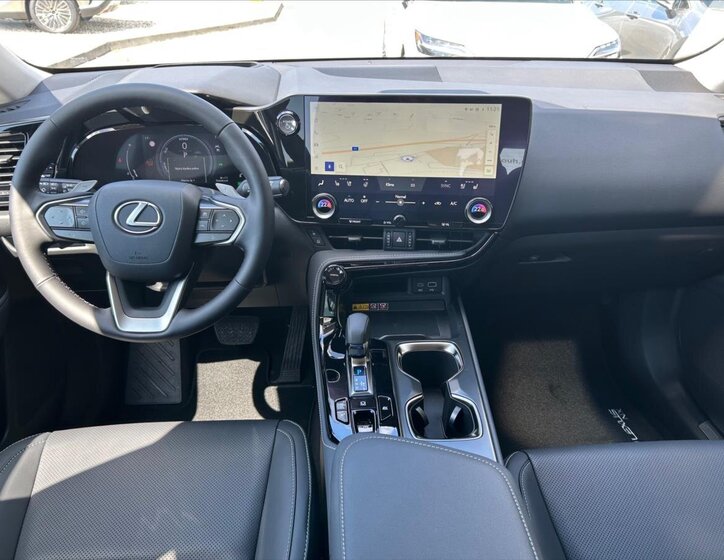 Lexus NX 350h SUV / Terénní 2,5 l 150 kw