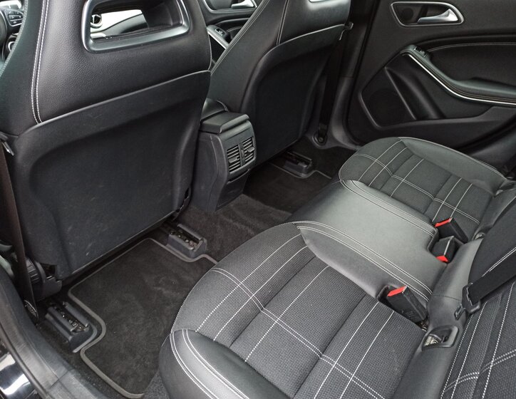 Mercedes-Benz GLA 13