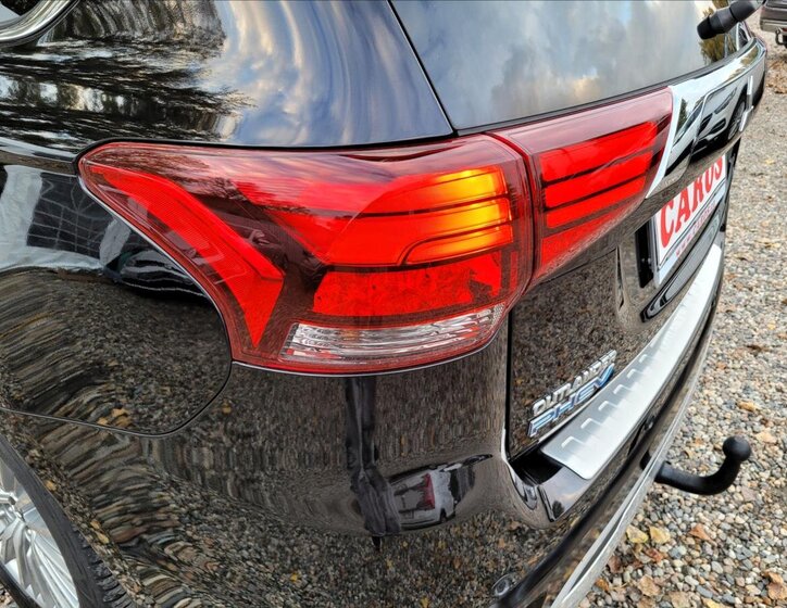 Mitsubishi Outlander SUV / Terénní 2,4 l 165 kw