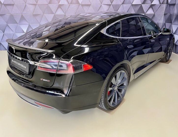 Tesla Model S Liftback 0,0 515 kw