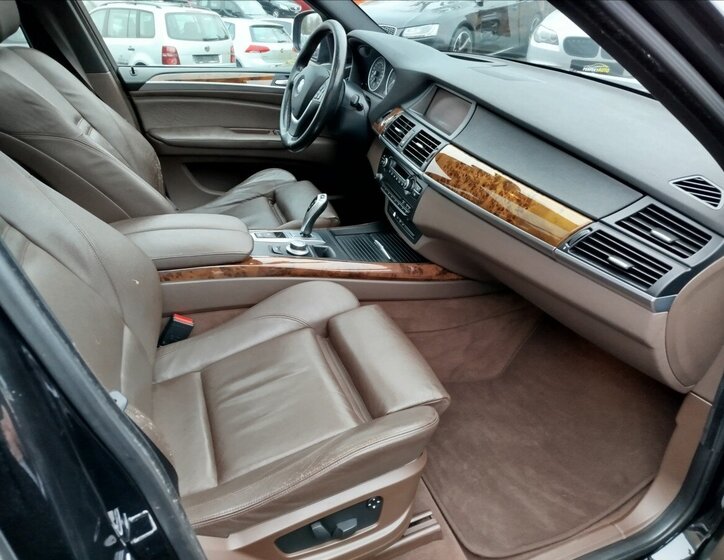 BMW X5 SUV 3,0 l 173 kw