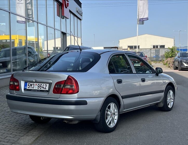 Mitsubishi Carisma 5