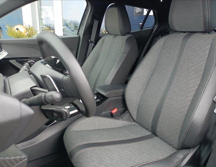 Peugeot 2008 SUV 1,2 l 96 kw