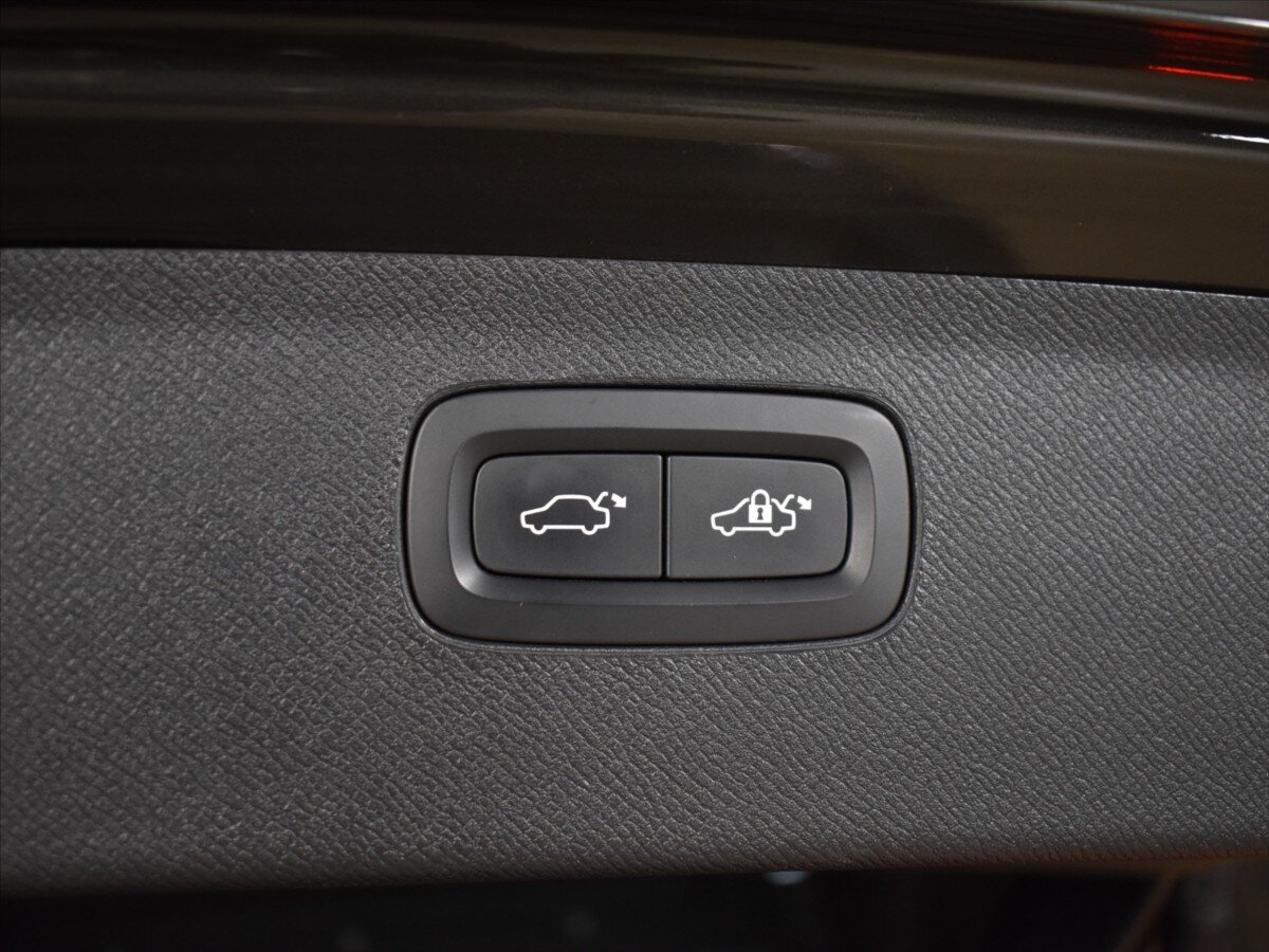 Volvo XC90 SUV / Terénní 2,0 l 177 kw