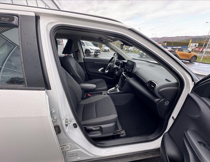 Toyota Yaris Cross 13