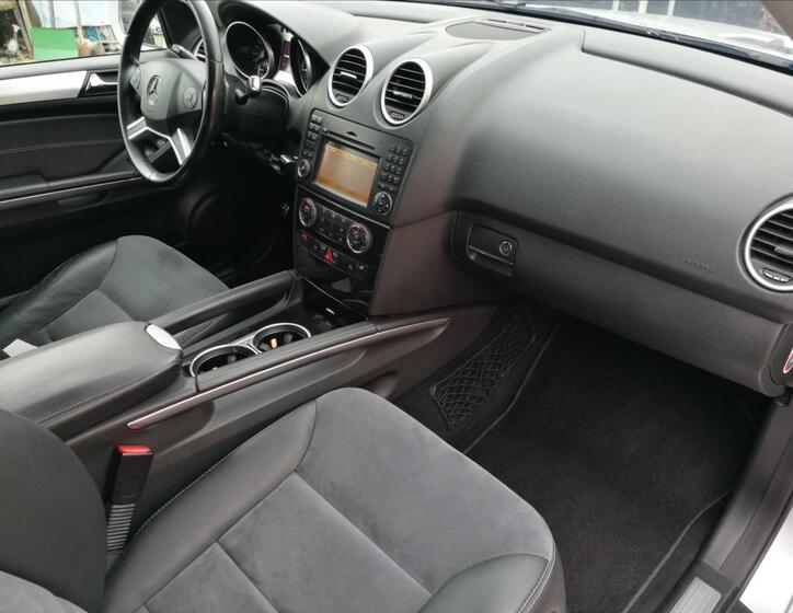 Mercedes-Benz Třídy M 12