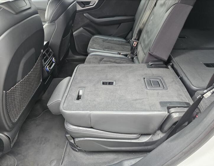 Audi Q7 24