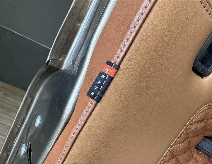 Land Rover Defender 12