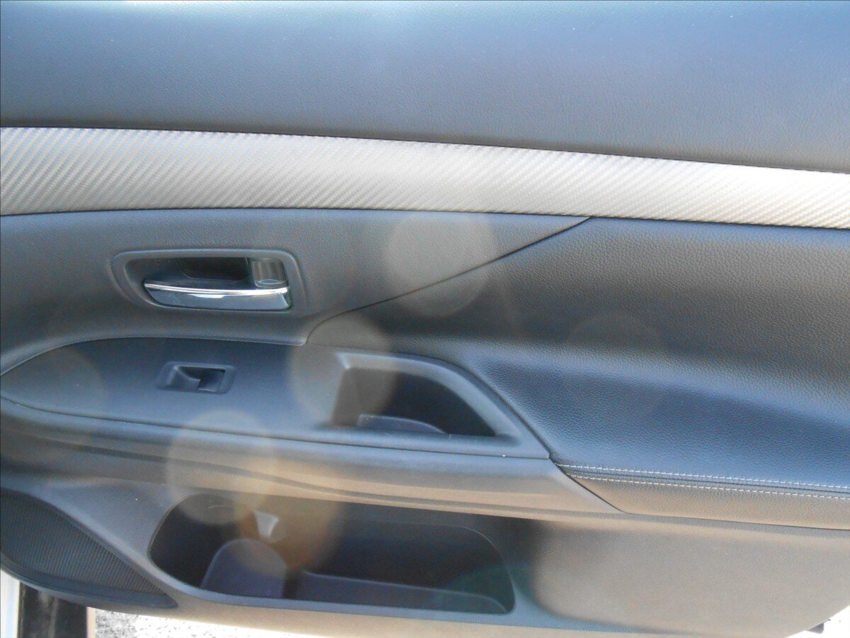 Mitsubishi Outlander Kombi 2,3 l 110 kw