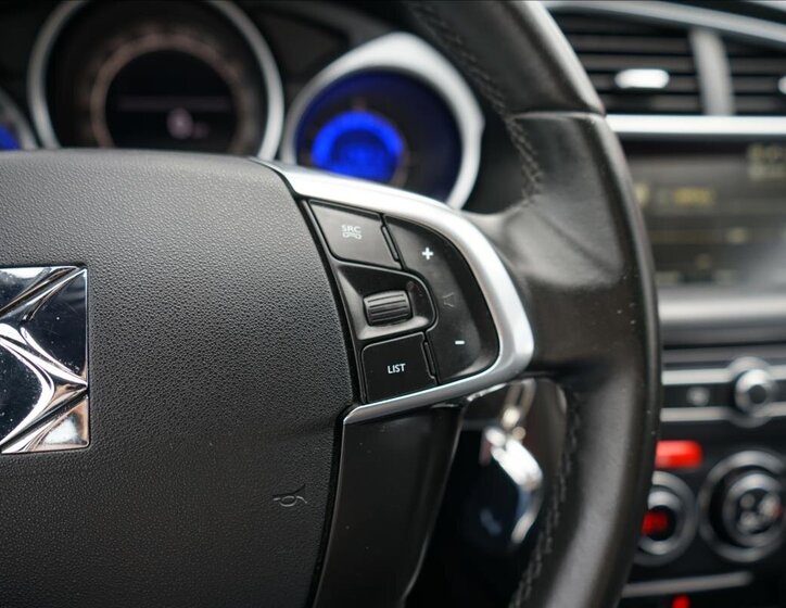 DS Automobiles DS4 Hatchback 1,6 l 88 kw